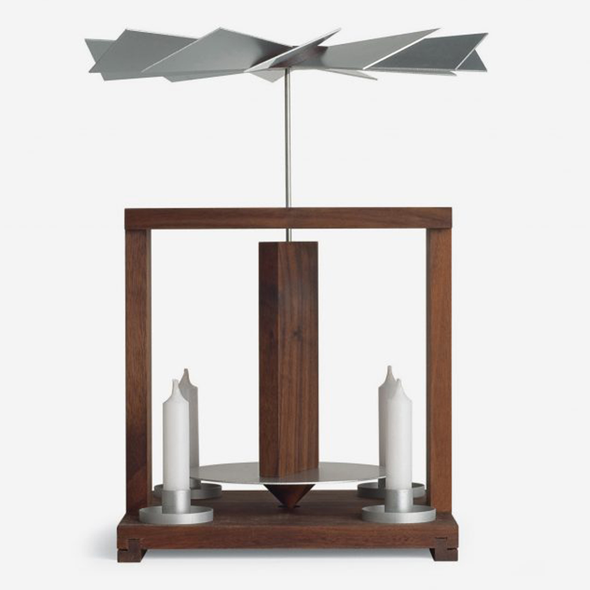 Tischpyramide, Nussbaum