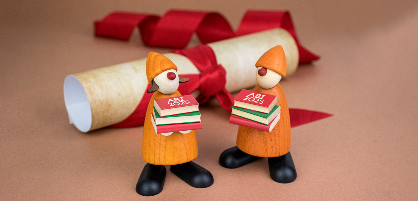 Gratulant Figuren mit Bücheraufschrift "Abi 2025"